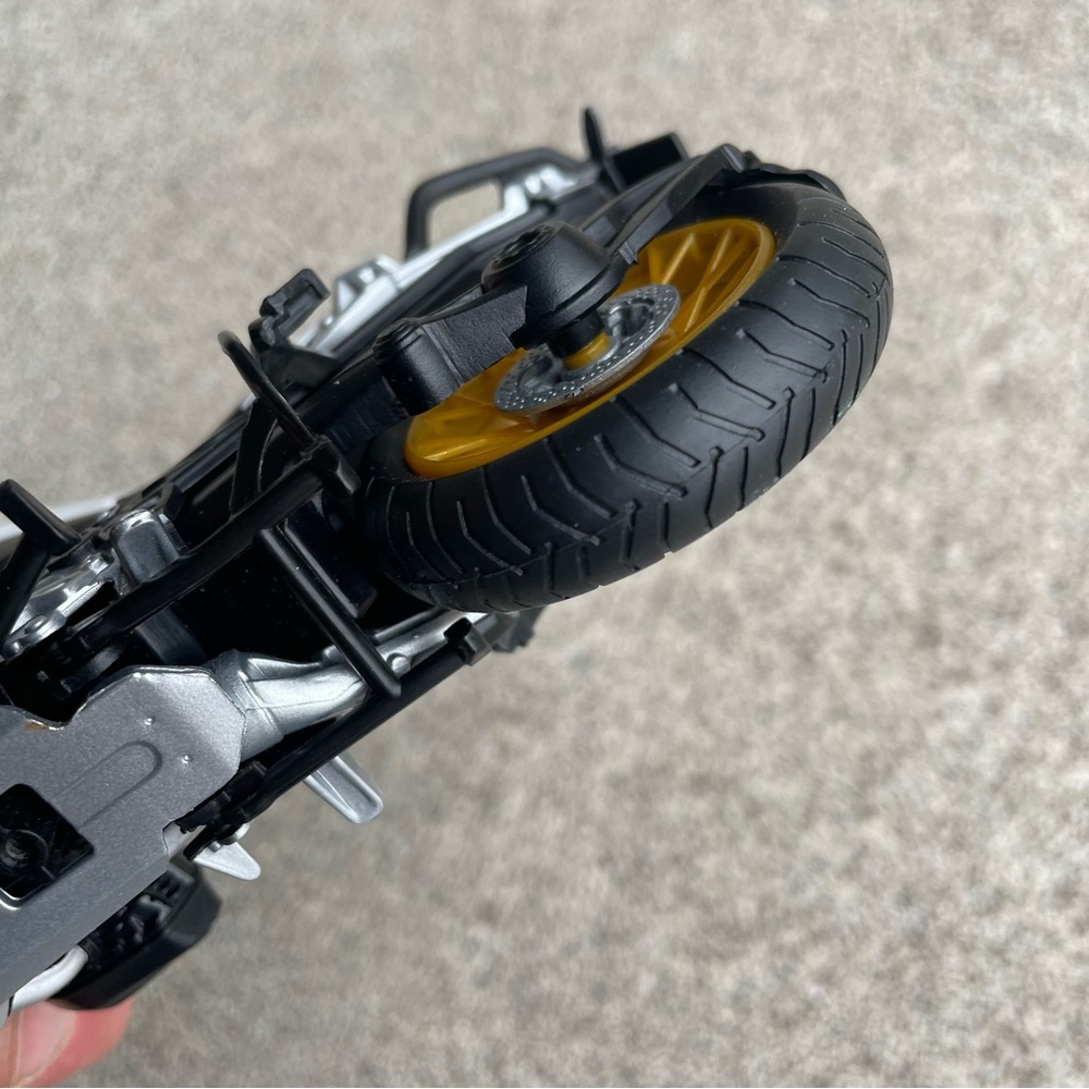 2019 BMW R1250 GS Diecast Motorcycle Model 1:12 Maisto - Picture 14 of 16